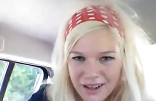 XXX Amarrados vídeo pornô com mulheres de 60 anos nos joelhos com tubos de metal